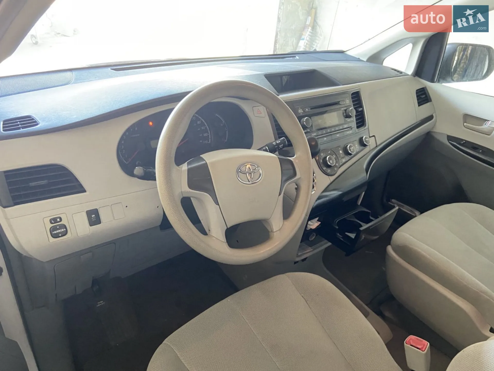 2010 Toyota Sienna - мініатюра 12