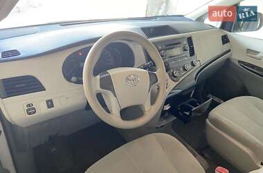 Минивэн Toyota Sienna 2010 в 