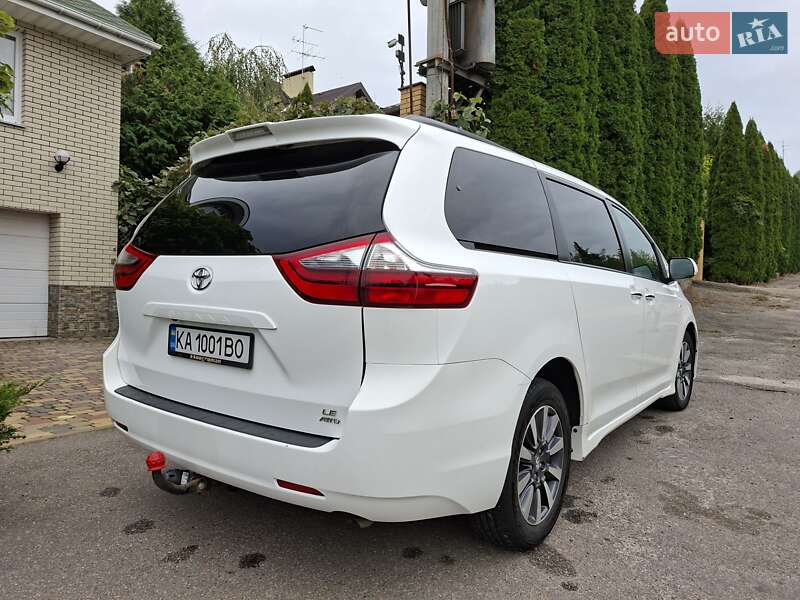 Мінівен Toyota Sienna 2019 в Києві