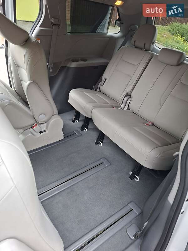 Мінівен Toyota Sienna 2019 в Києві