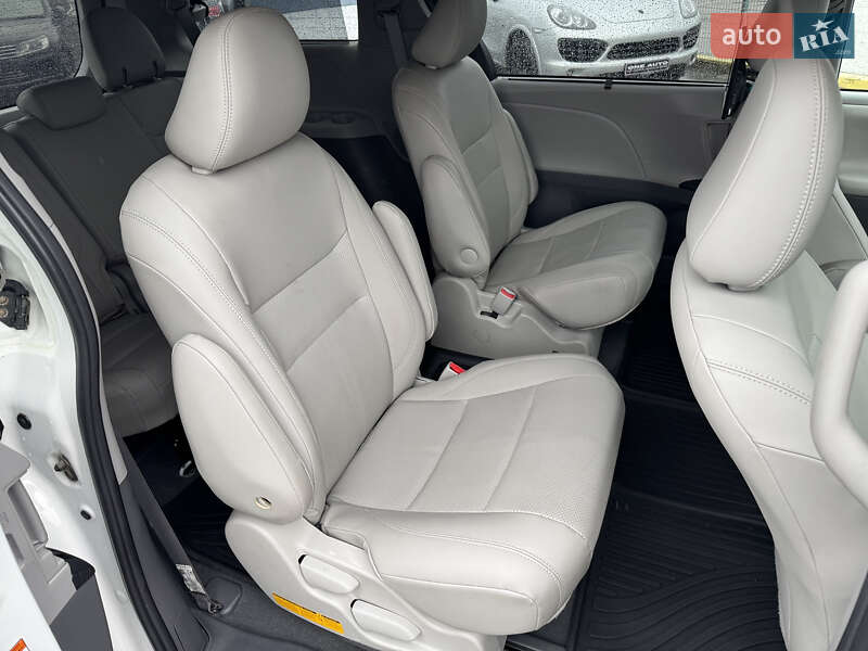 Минивэн Toyota Sienna 2019 в Киеве