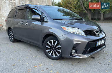 Минивэн Toyota Sienna 2016 в Днепре