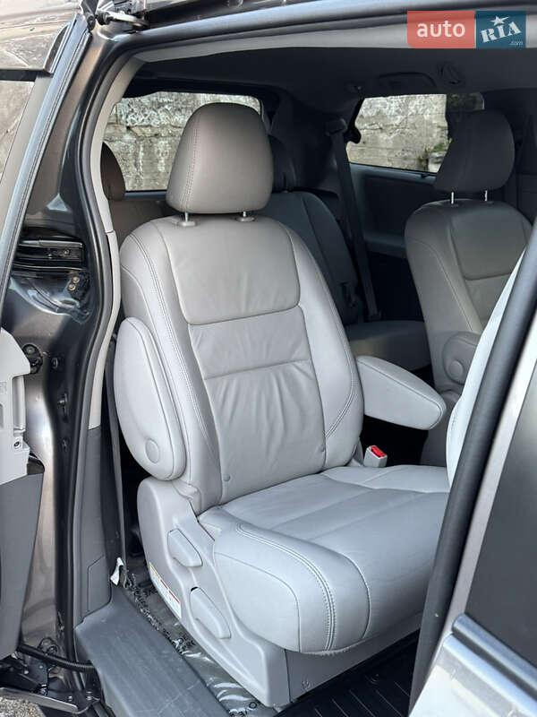 Мінівен Toyota Sienna 2016 в Дніпрі фото 30 Мінівен Toyota Sienna 2016 в Дніпрі