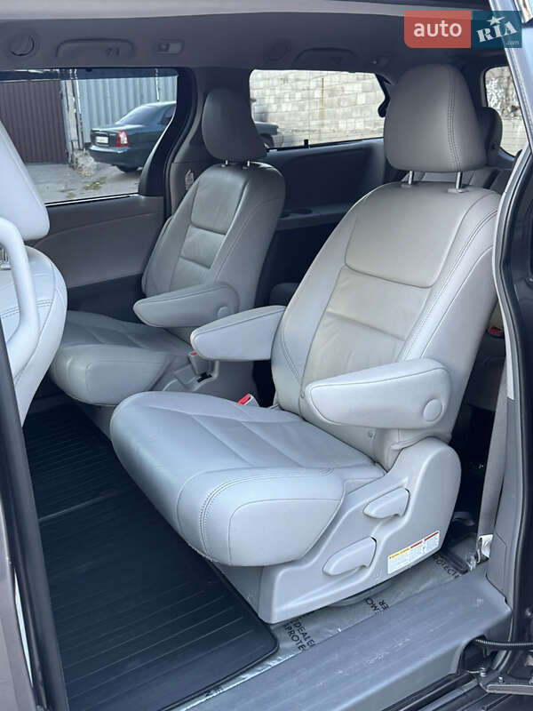 Мінівен Toyota Sienna 2016 в Дніпрі фото 34 Мінівен Toyota Sienna 2016 в Дніпрі