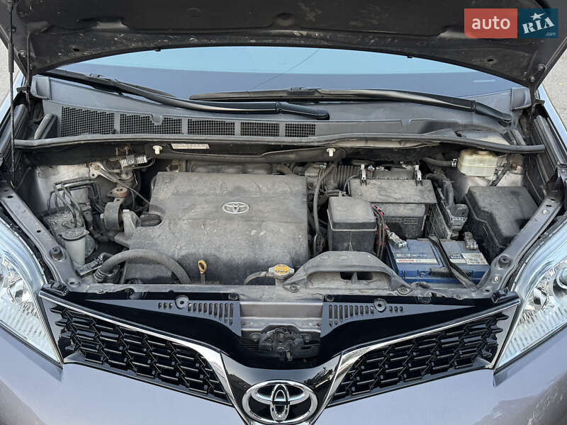 Мінівен Toyota Sienna 2016 в Дніпрі фото 57 Мінівен Toyota Sienna 2016 в Дніпрі