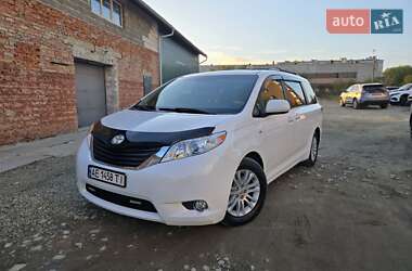 Минивэн Toyota Sienna 2013 в Киеве
