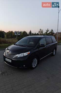 Минивэн Toyota Sienna 2016 в Хмельницком