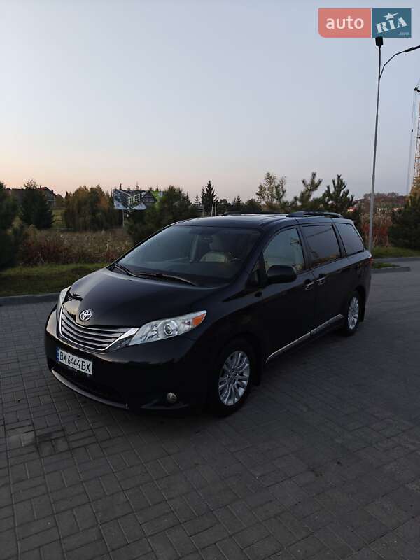 Минивэн Toyota Sienna 2016 в Хмельницком фото Минивэн Toyota Sienna 2016 в Хмельницком