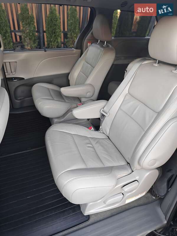 Минивэн Toyota Sienna 2016 в Хмельницком фото 17 Минивэн Toyota Sienna 2016 в Хмельницком