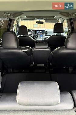 Минивэн Toyota Sienna 2017 в Луцке