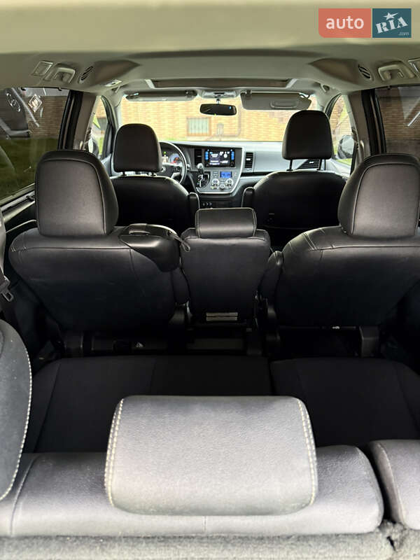 Минивэн Toyota Sienna 2017 в Луцке
