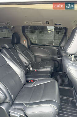 Минивэн Toyota Sienna 2017 в Луцке