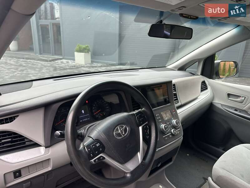 Мінівен Toyota Sienna 2016 в Києві фото 9 Мінівен Toyota Sienna 2016 в Києві