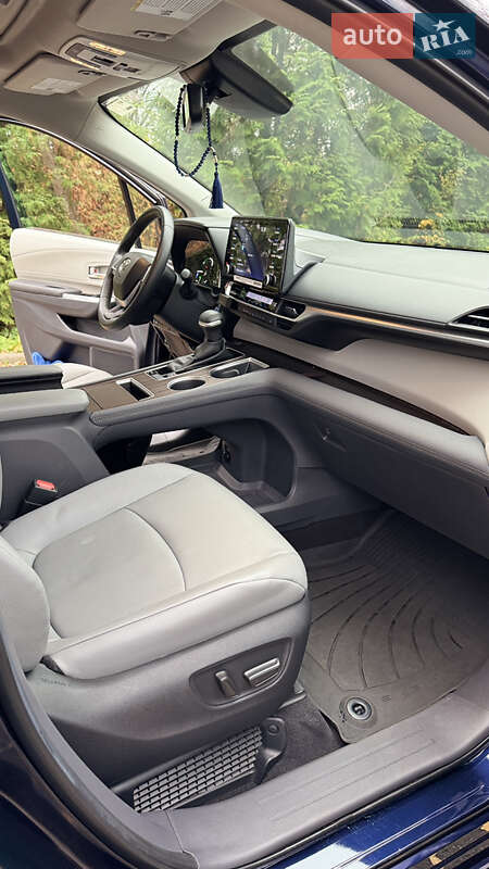 Минивэн Toyota Sienna 2024 в Ровно