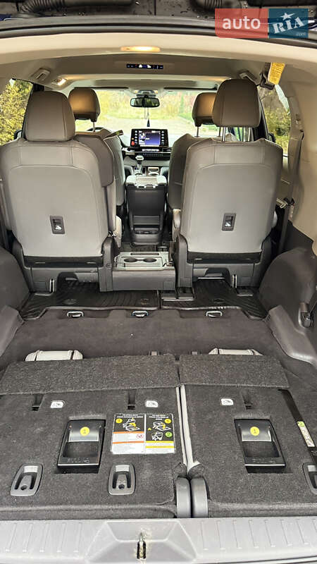 Минивэн Toyota Sienna 2024 в Ровно