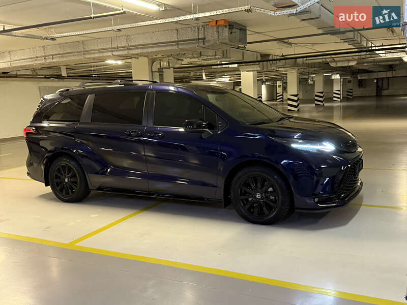 Минивэн Toyota Sienna 2022 в Киеве