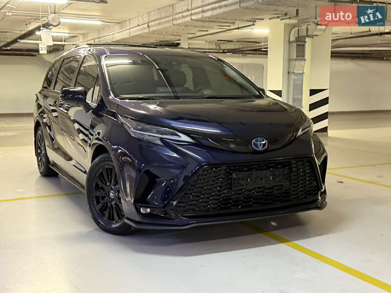 Минивэн Toyota Sienna 2022 в Киеве