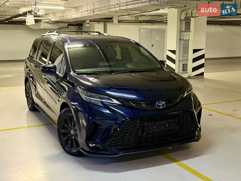Минивэн Toyota Sienna 2022 в Киеве