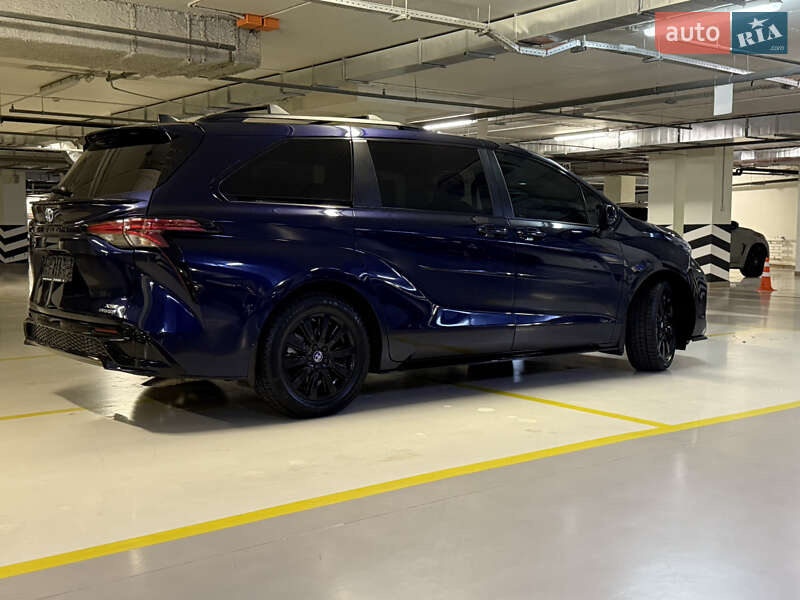 Минивэн Toyota Sienna 2022 в Киеве