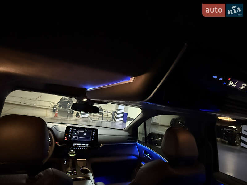 Минивэн Toyota Sienna 2022 в Киеве