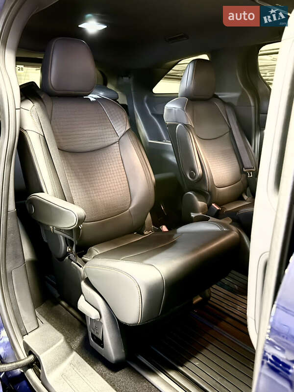 Минивэн Toyota Sienna 2022 в Киеве