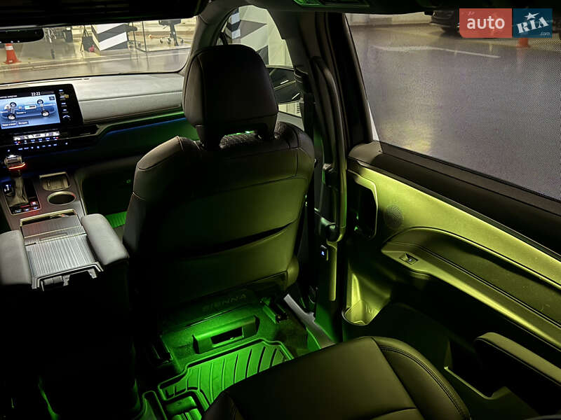 Минивэн Toyota Sienna 2022 в Киеве