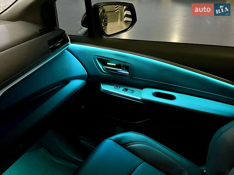 Минивэн Toyota Sienna 2022 в Киеве