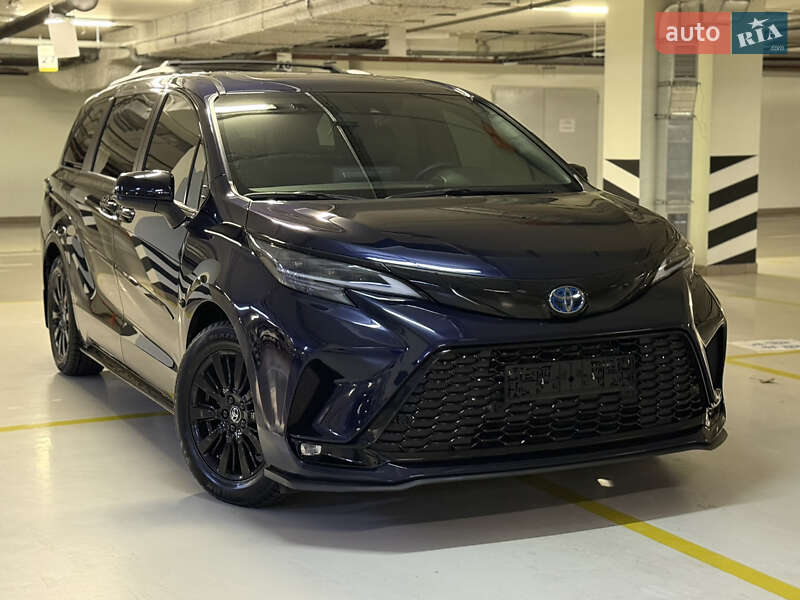 Минивэн Toyota Sienna 2022 в Киеве