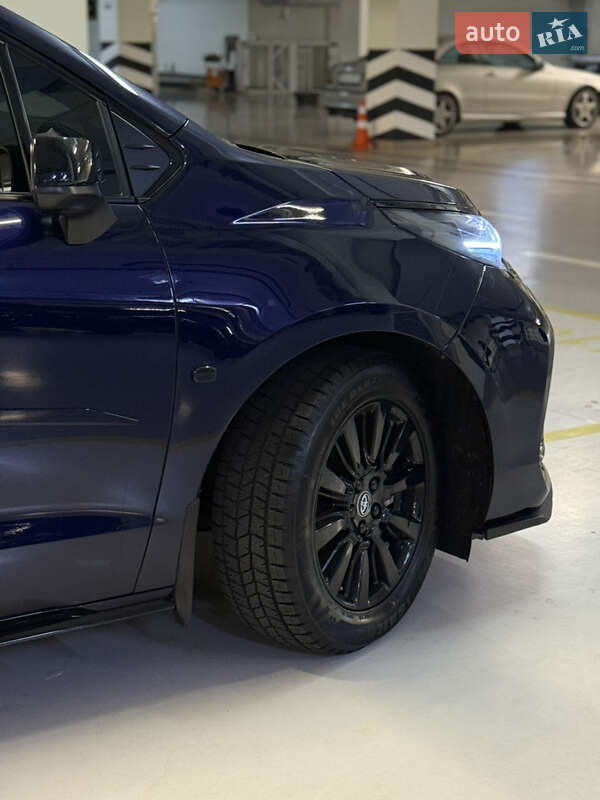 Минивэн Toyota Sienna 2022 в Киеве