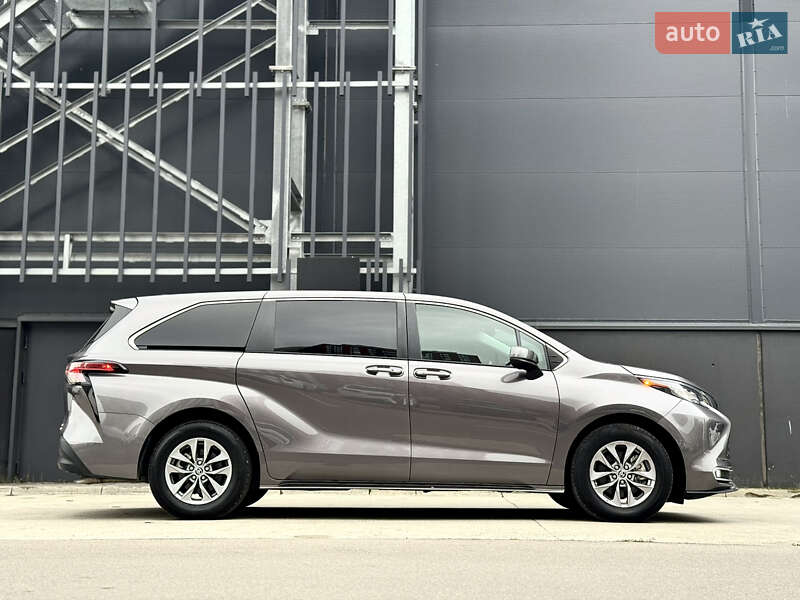 Минивэн Toyota Sienna 2021 в Киеве