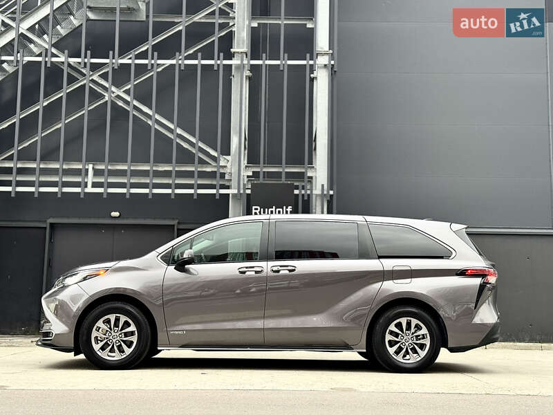 Минивэн Toyota Sienna 2021 в Киеве