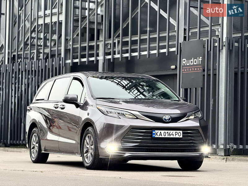 Минивэн Toyota Sienna 2021 в Киеве