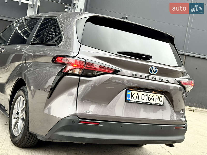 Минивэн Toyota Sienna 2021 в Киеве