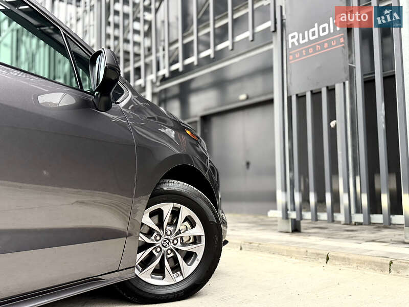 Минивэн Toyota Sienna 2021 в Киеве