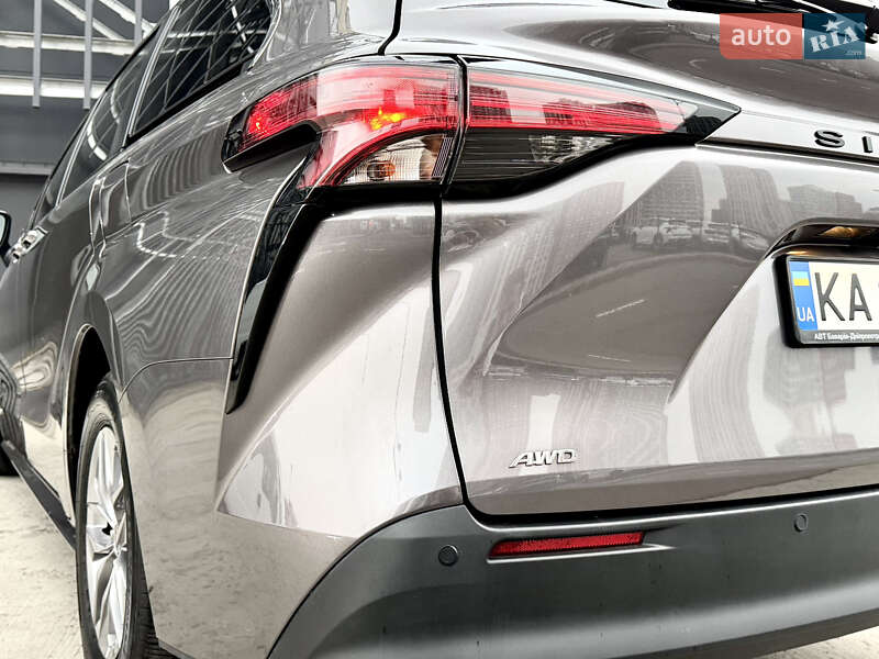 Минивэн Toyota Sienna 2021 в Киеве