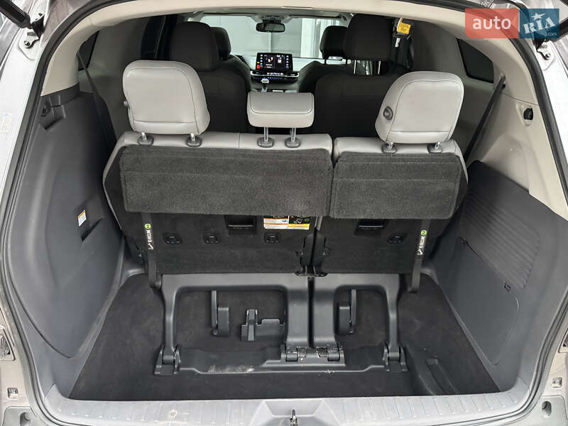 Минивэн Toyota Sienna 2021 в Киеве