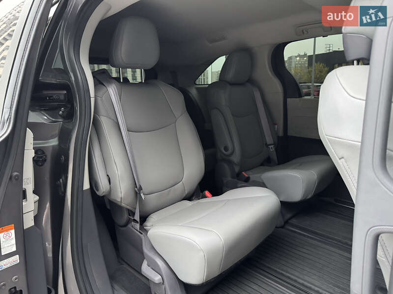 Минивэн Toyota Sienna 2021 в Киеве