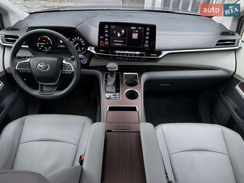 Минивэн Toyota Sienna 2021 в Киеве