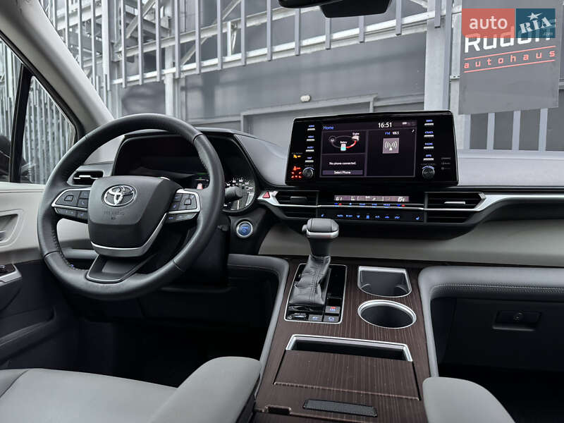 Минивэн Toyota Sienna 2021 в Киеве