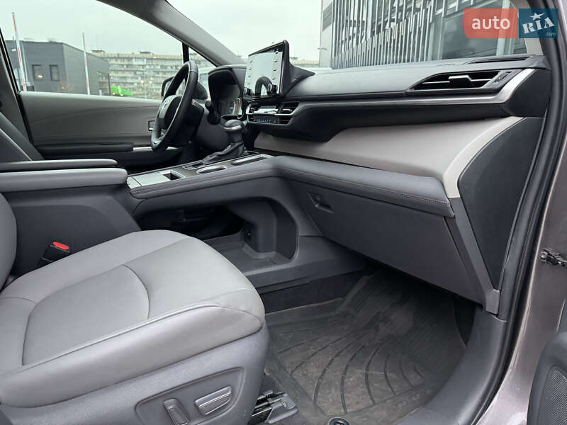 Минивэн Toyota Sienna 2021 в Киеве