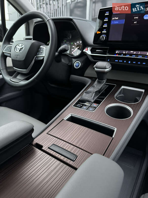 Минивэн Toyota Sienna 2021 в Киеве