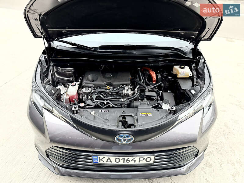 Минивэн Toyota Sienna 2021 в Киеве