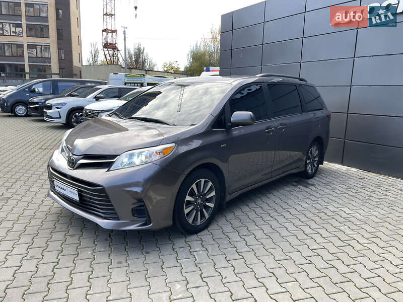 Мінівен Toyota Sienna 2019 в Одесі