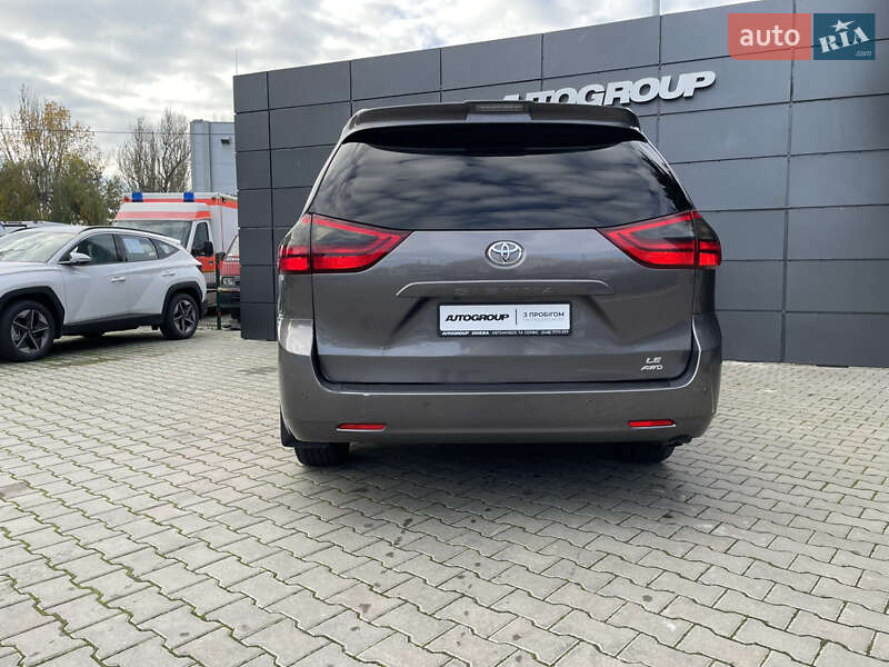 Мінівен Toyota Sienna 2019 в Одесі