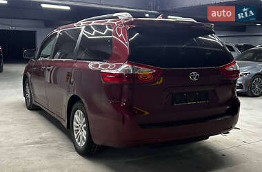 Мінівен Toyota Sienna 2018 в Чернівцях