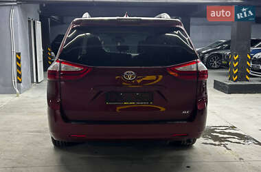 Мінівен Toyota Sienna 2018 в Чернівцях