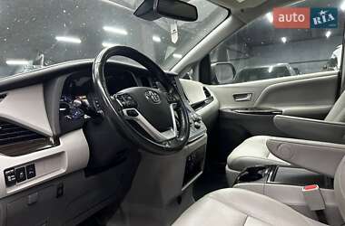 Мінівен Toyota Sienna 2018 в Чернівцях