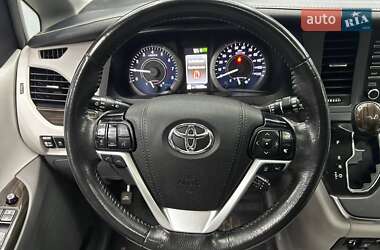 Мінівен Toyota Sienna 2018 в Чернівцях