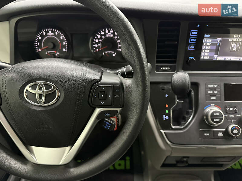 Минивэн Toyota Sienna 2015 в Одессе