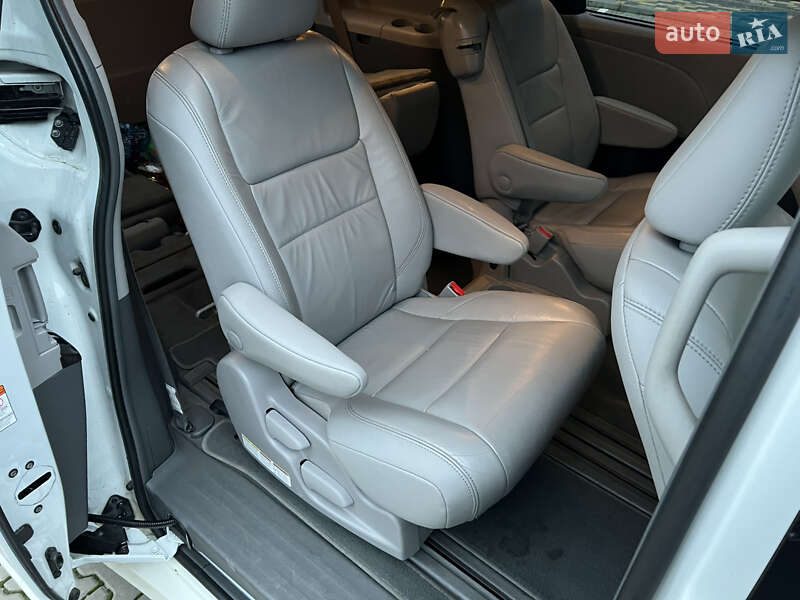 Минивэн Toyota Sienna 2017 в Киеве